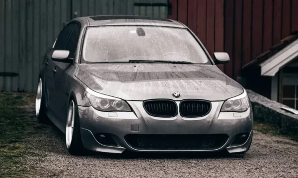 Grå BMW E60 kundebil