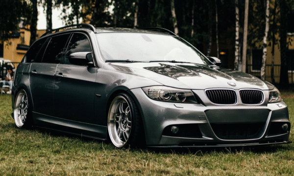 Grå BMW E91 touring kundebil