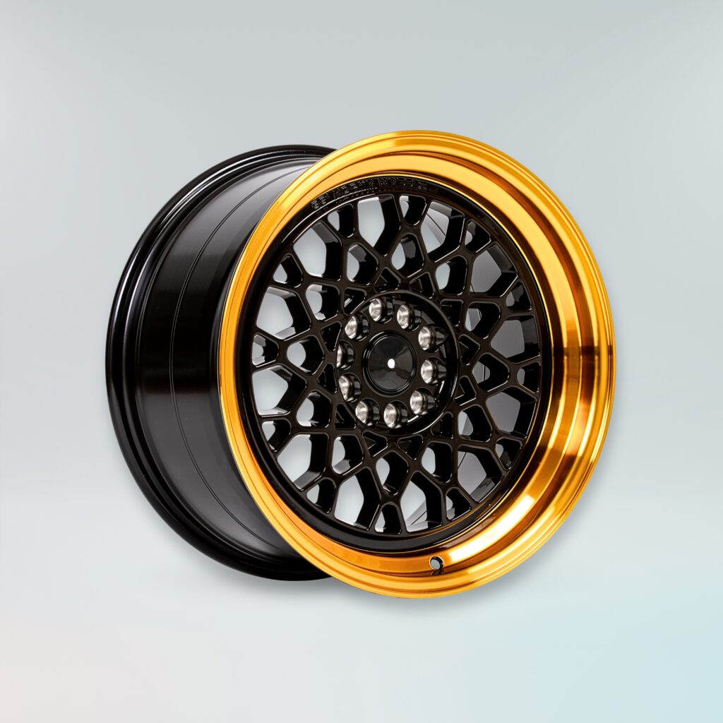 D-008 Svart/gull | Felgsett – 18 – 9.5 (5×114/5×120)